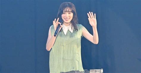 永野芽郁、ショーパン姿の足が細すぎ 生足を出して「スースー。